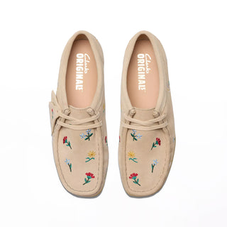 Clarks Originals Womens Wallabee Taupe Embroidery - Parasol Store