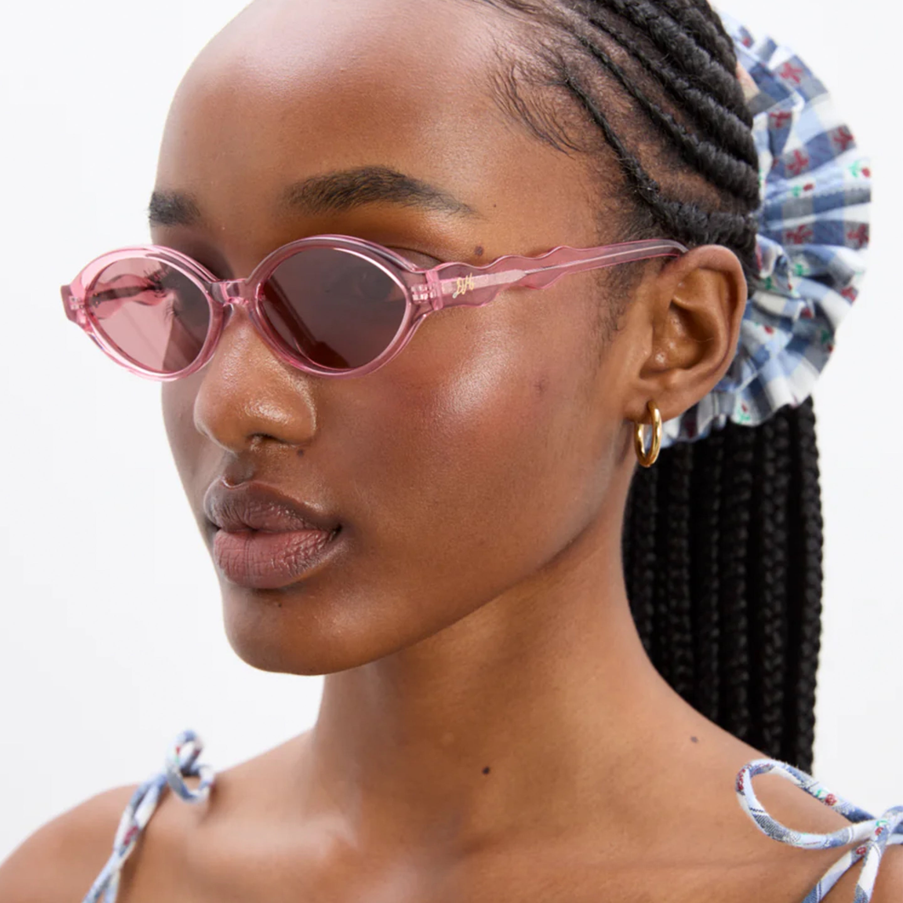 Damson Madder Slim Oval Preppy Sunglasses With Wavy Temple Pink