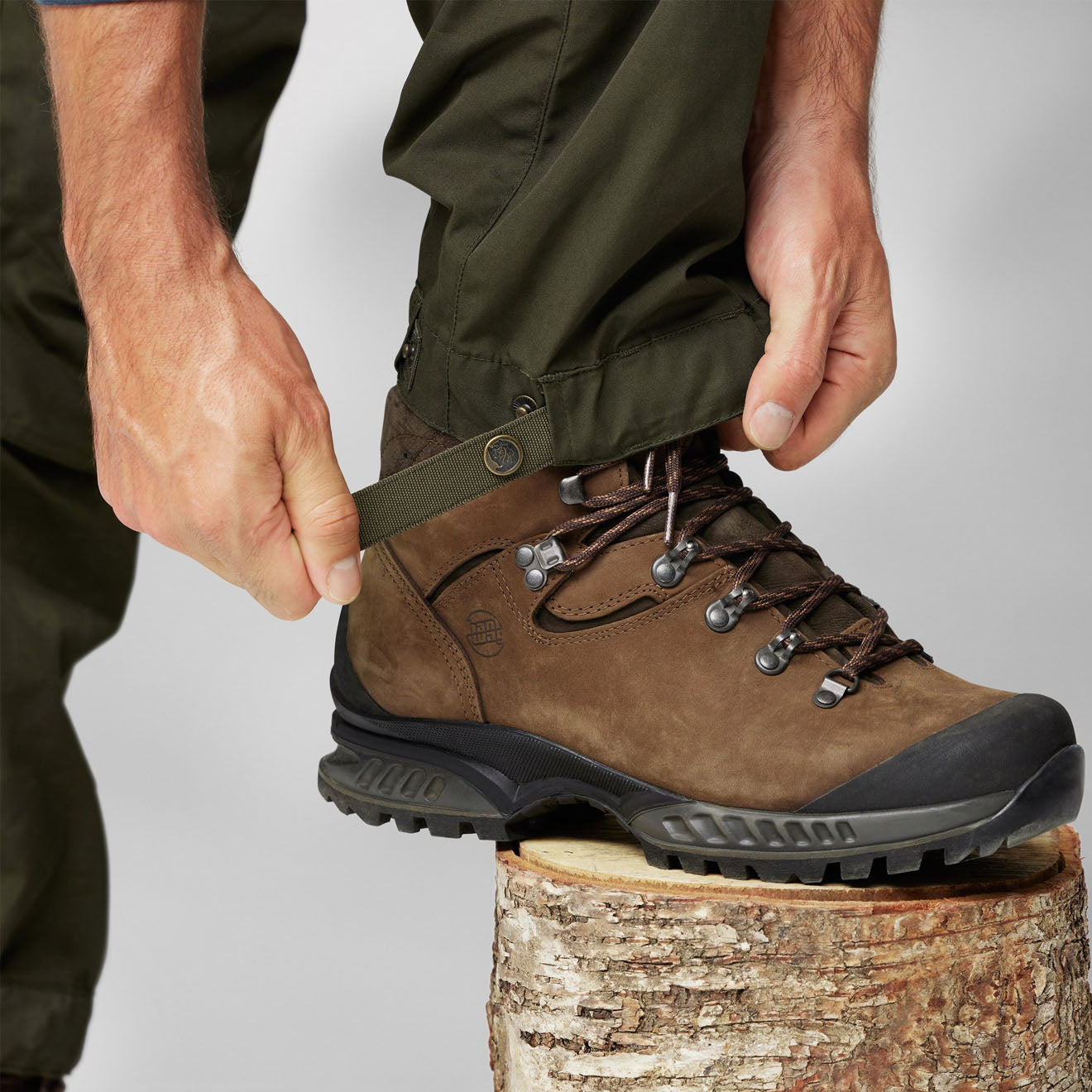 Fjallraven Vidda Pro Trousers Regular Dark Olive-Black - Parasol Store