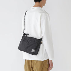 And Wander Sil Sacoche Black - Parasol Store