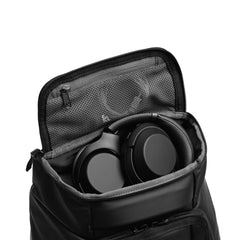DB Hugger Backpack 20L Black Out