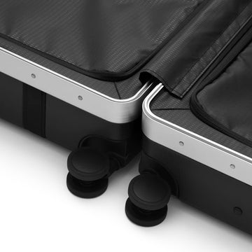 DB Ramverk Pro Check-in Luggage Medium Silver