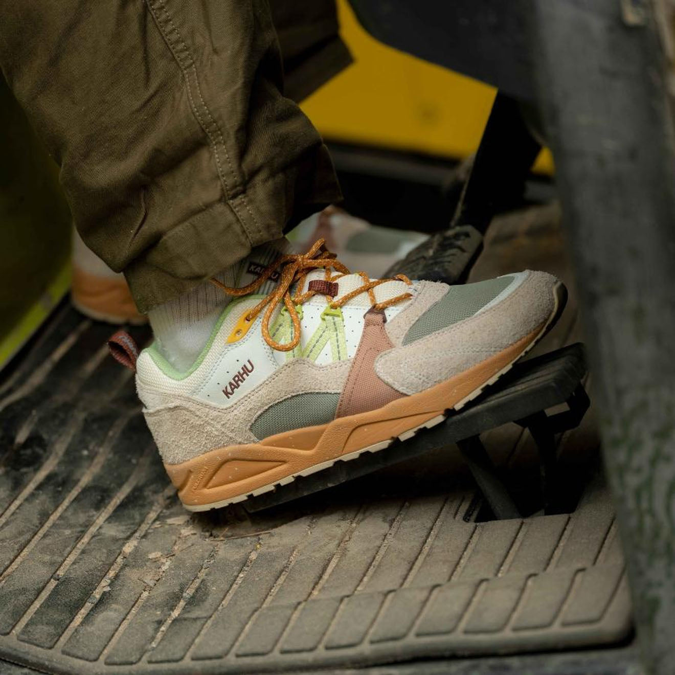 Karhu Fusion 2.0 Trainer Turtledove / Shadow Lime - Parasol Store