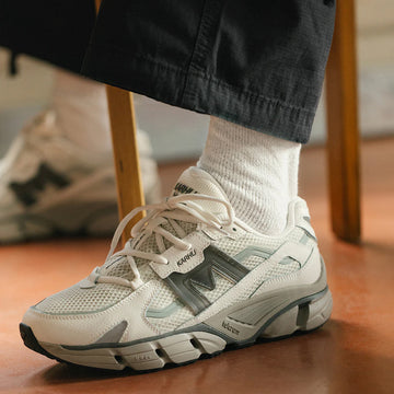 Karhu Super Fulcrum Trainer Blanc De Blanc / Dark Gull Gray