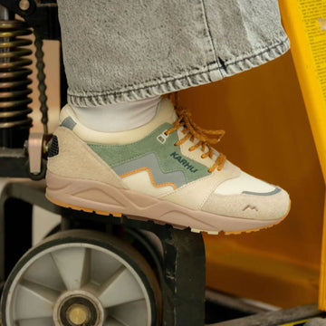 Karhu Womens Aria 95 Trainer Turtledove / Iceberg Green - Parasol Store