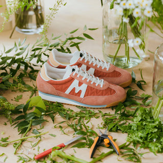 Karhu Womens Mestari Light Mahogany / Blanc De Blanc - Parasol Store