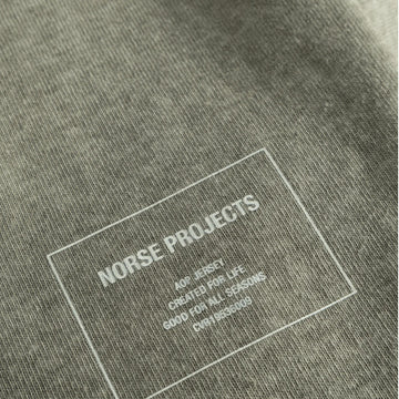 Norse Projects Espen Loose Printed S/S Polo Sediment Green - Parasol Store