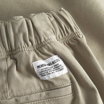 Norse Projects Ezra Relaxed Organic Stretch Twill Short Moss Green - Parasol Store