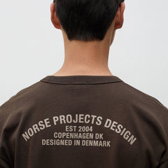 Norse Projects Snekkersten Organic Arch Print T-Shirt Delicioso Brown