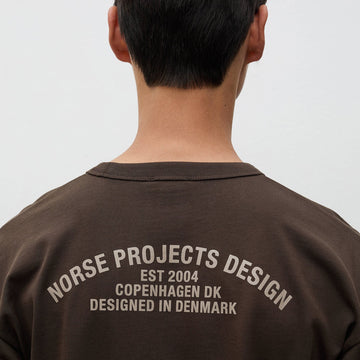 Norse Projects Snekkersten Organic Arch Print T-Shirt Delicioso Brown